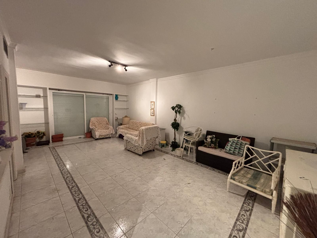 3 Bedroom Apartment in Marbella - Photo 9