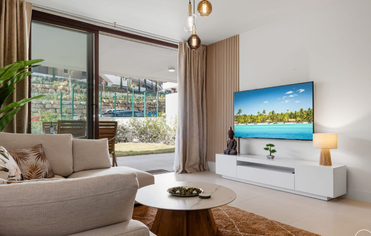 2 Bedroom Apartment in Fuengirola - Photo 8
