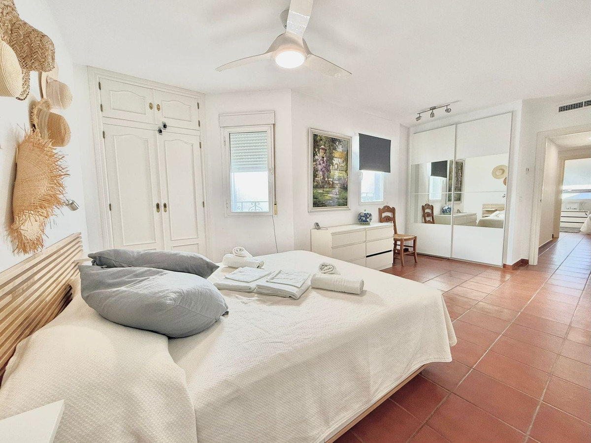 3 Bedroom Penthouse in Fuengirola - Photo 11