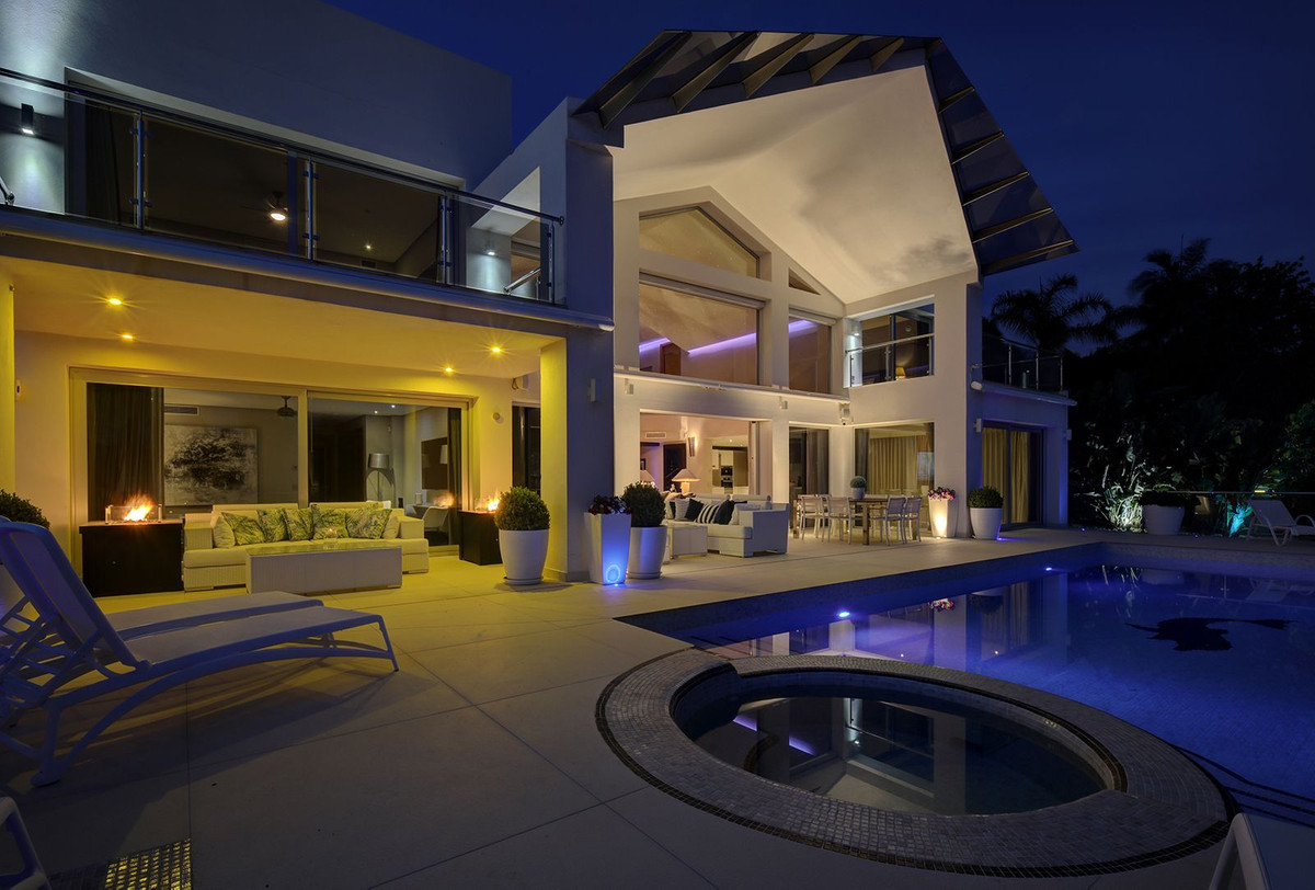 5 Bedroom Villa in Marbella - Photo 23