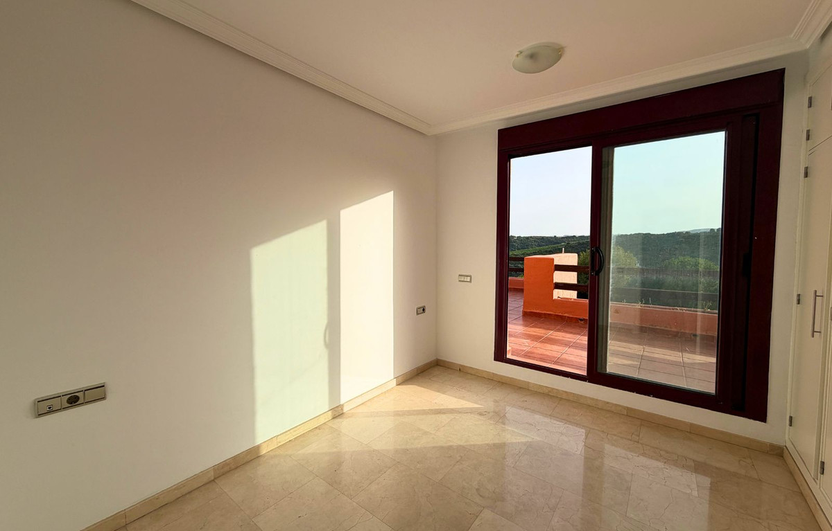 2 Bedroom Penthouse in Casares - Photo 29