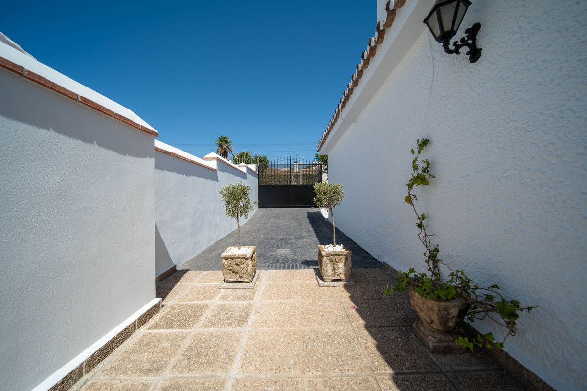 3 Bedroom Villa in Fuengirola - Photo 39
