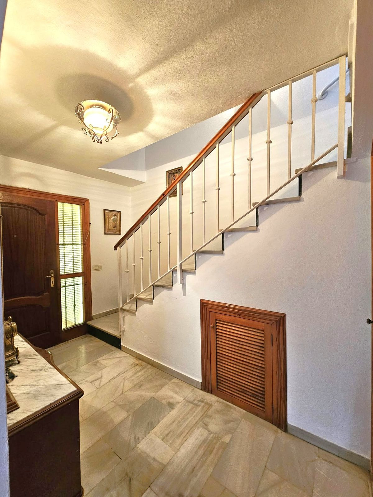 5 Bedroom Villa in Estepona - Photo 2
