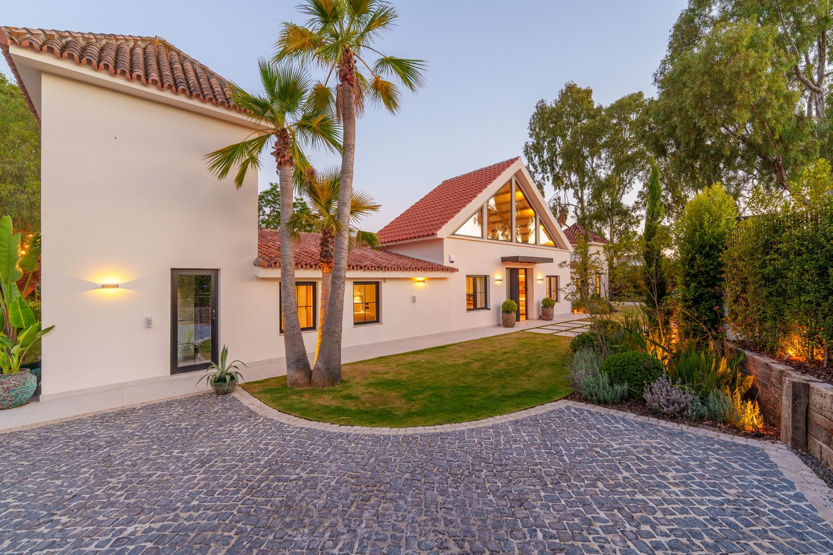 5 Bedroom Villa in Marbella - Photo 48