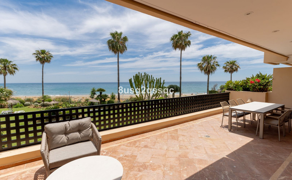 2 Bedroom Apartment in Estepona - Photo 17