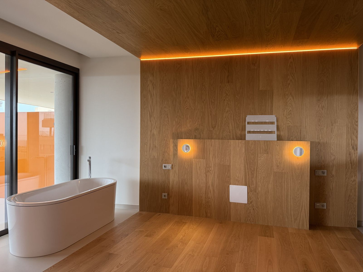 3 Bedroom Apartment in Benalmádena - Photo 11