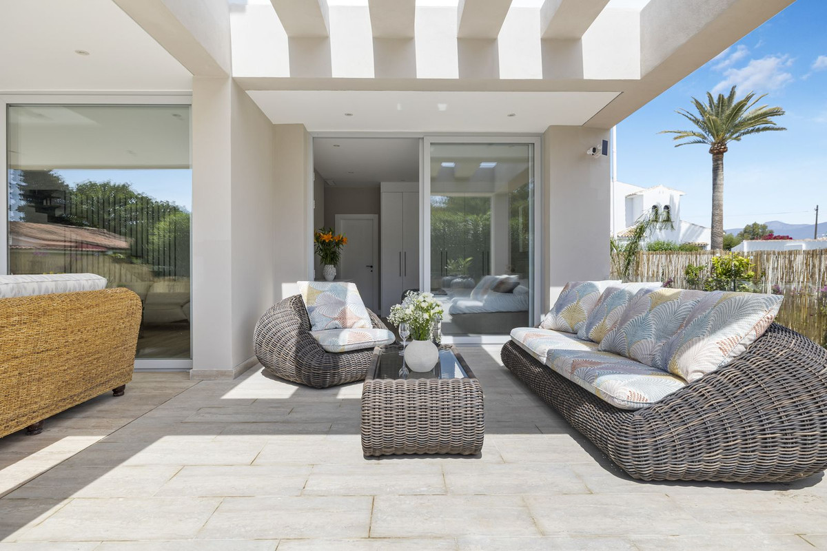 5 Bedroom Villa in San Pedro de Alcántara - Photo 32