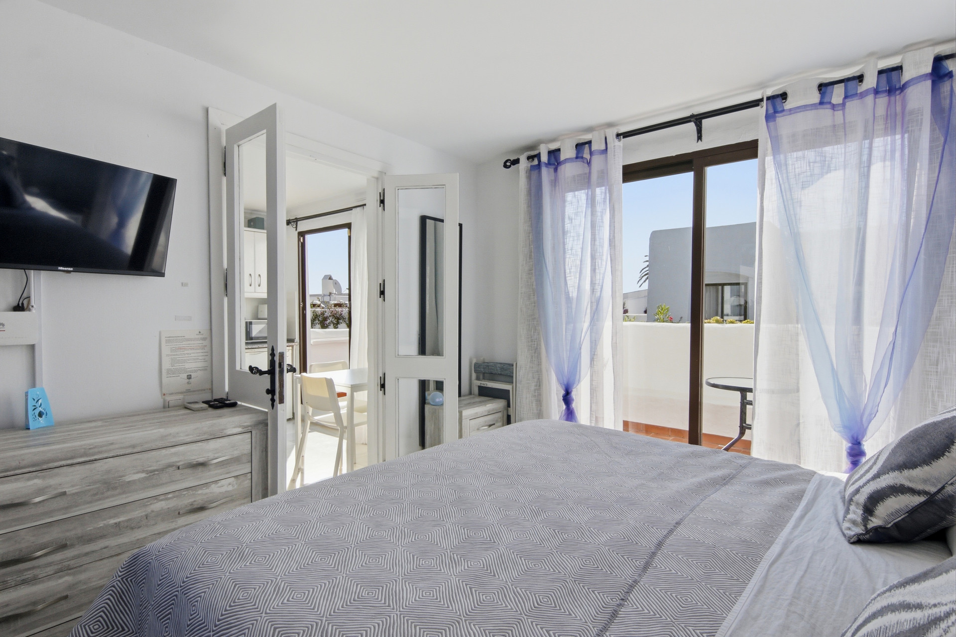 1 Bedroom Apartment in Estepona - Photo 7