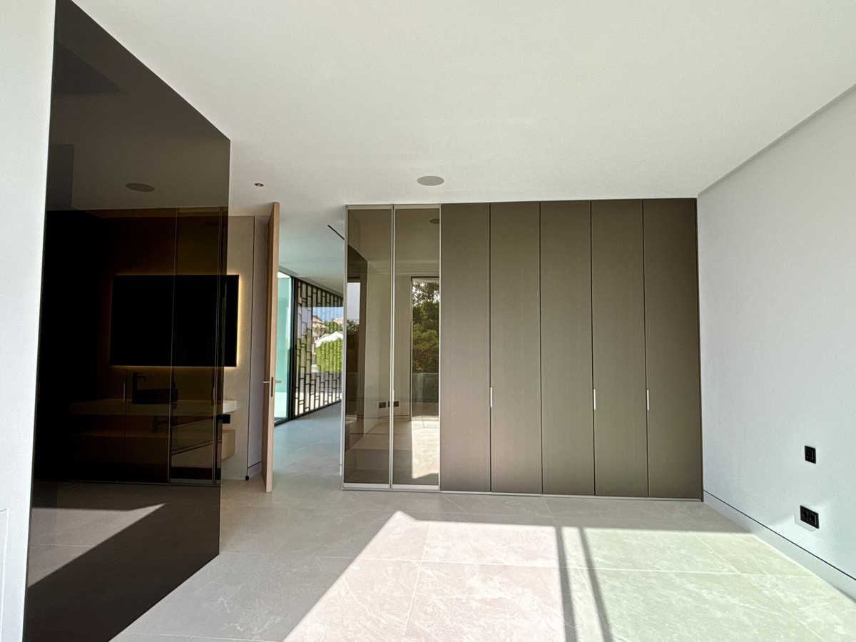 3 Bedroom Villa in Marbella - Photo 16
