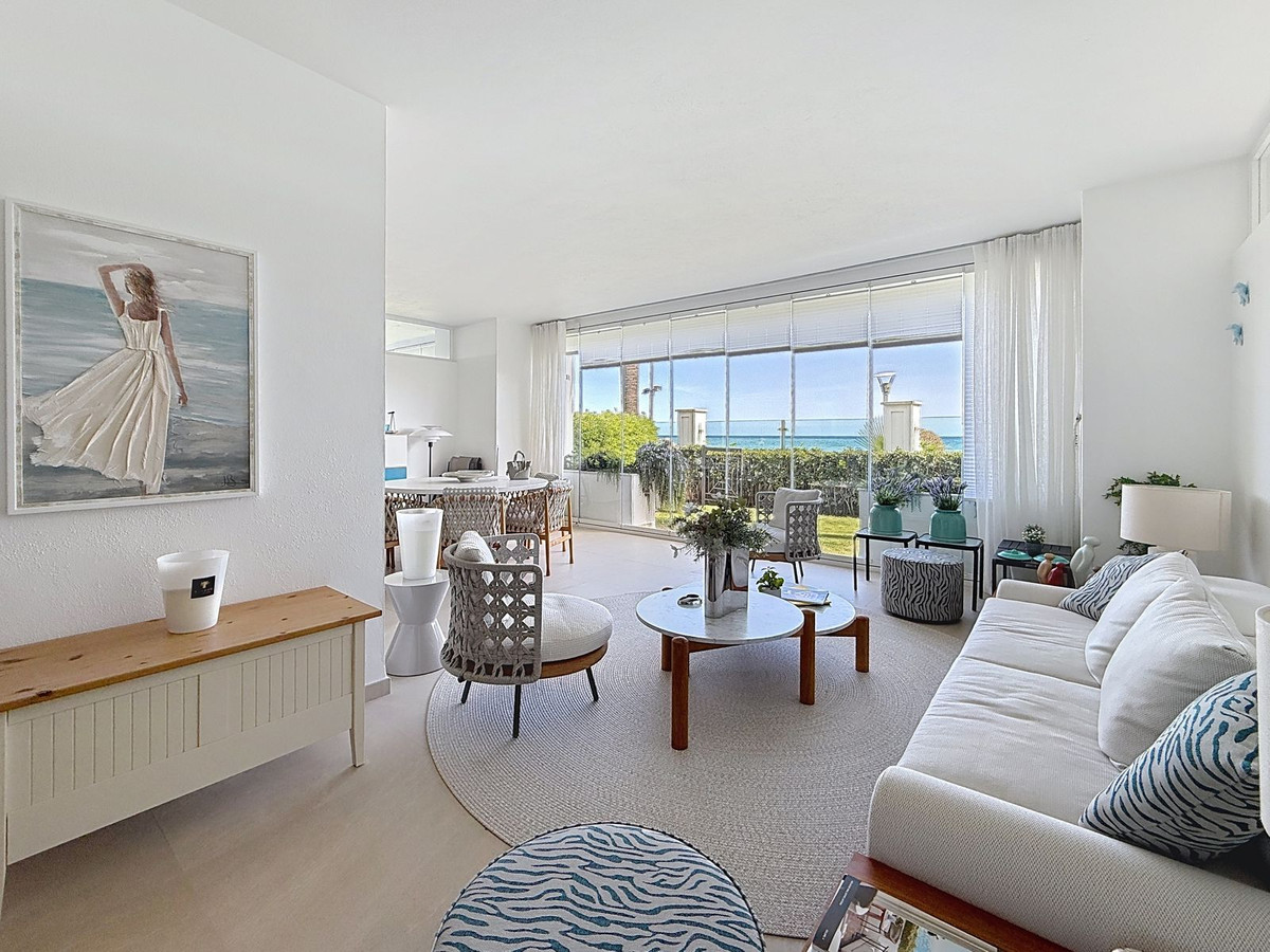 2 Bedroom Apartment in Estepona - Photo 16