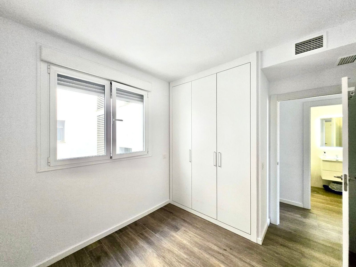 3 Bedroom Apartment in Marbella - Photo 4