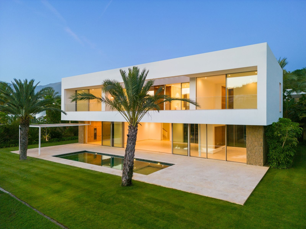 5 Bedroom Villa in Casares - Photo 3