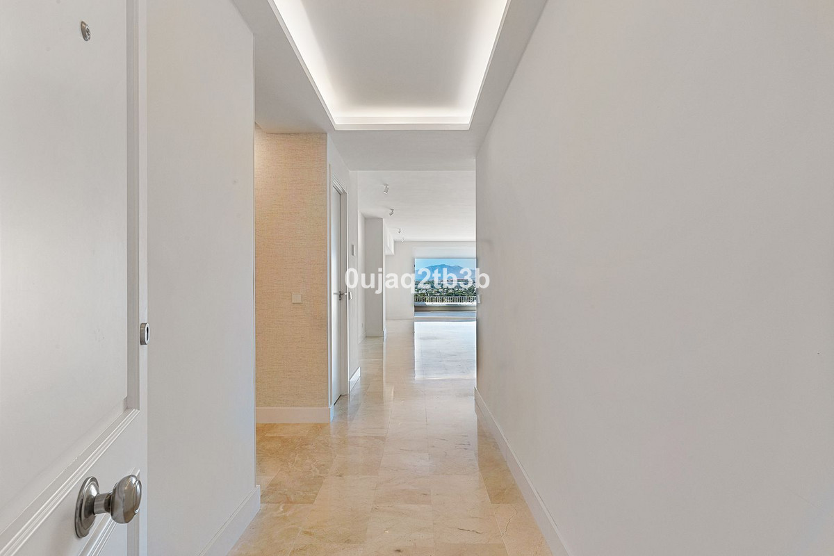 3 Bedroom Apartment in Marbella - Photo 4