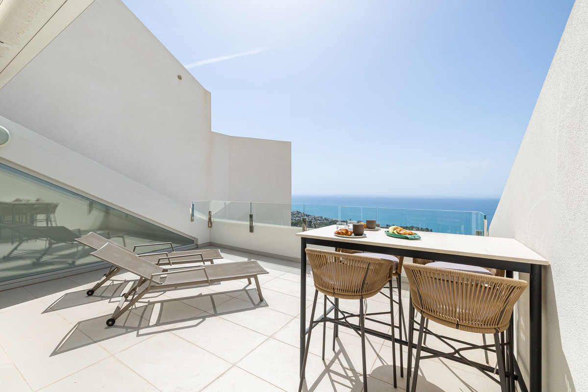 3 Bedroom Penthouse in Benalmádena - Photo 5