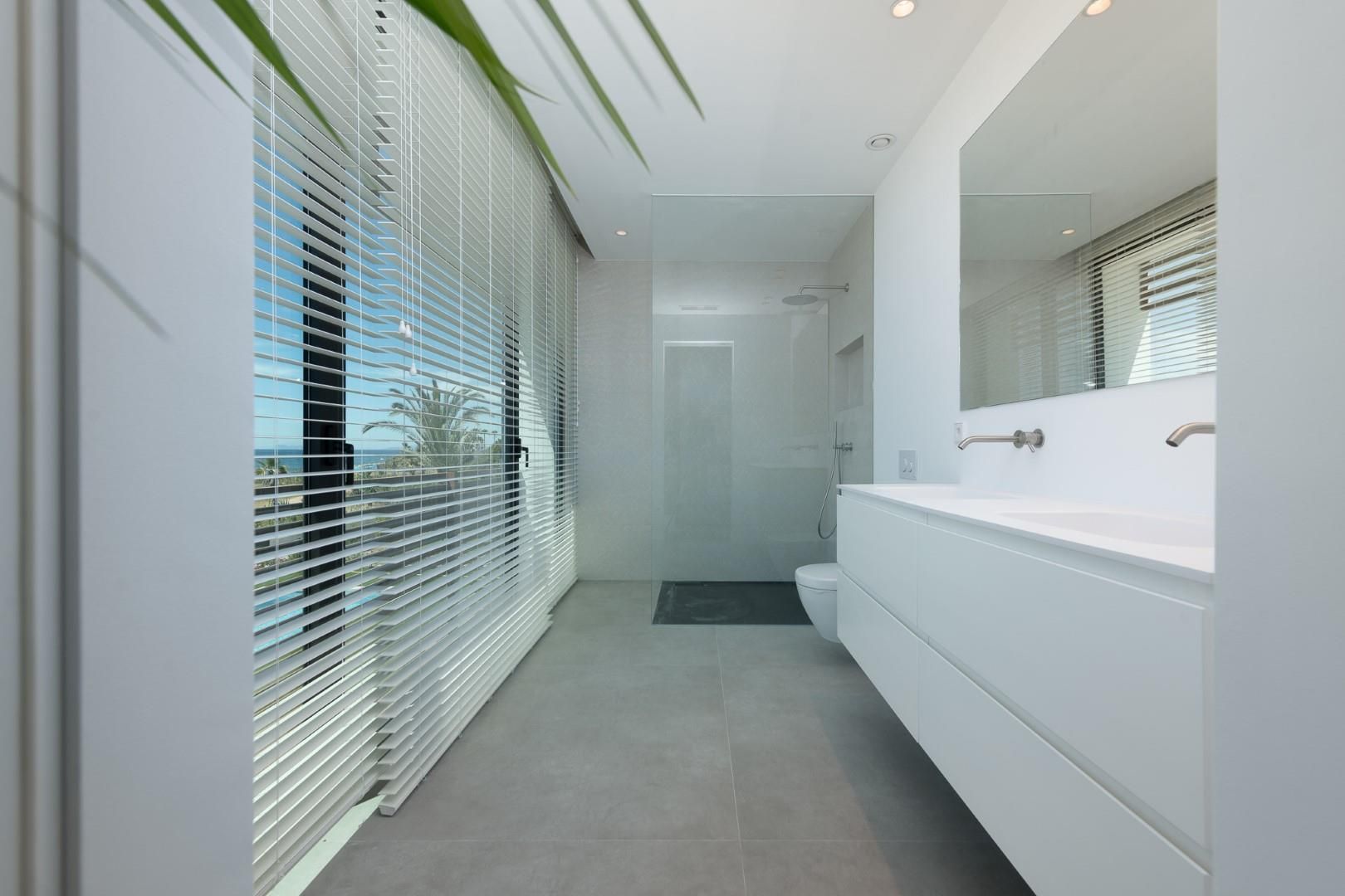 5 Bedroom Villa in Estepona - Photo 29