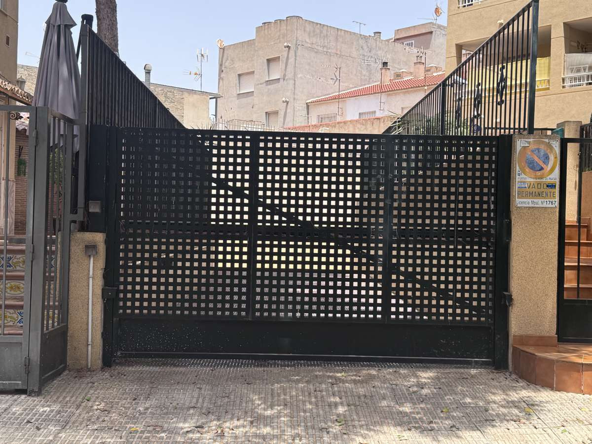 Garage with pool in Murcia, Spain – Photo 1