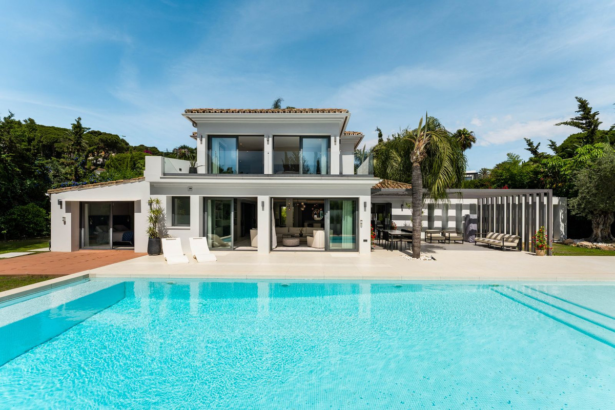 4 Bedroom Villa in Marbella - Photo 55