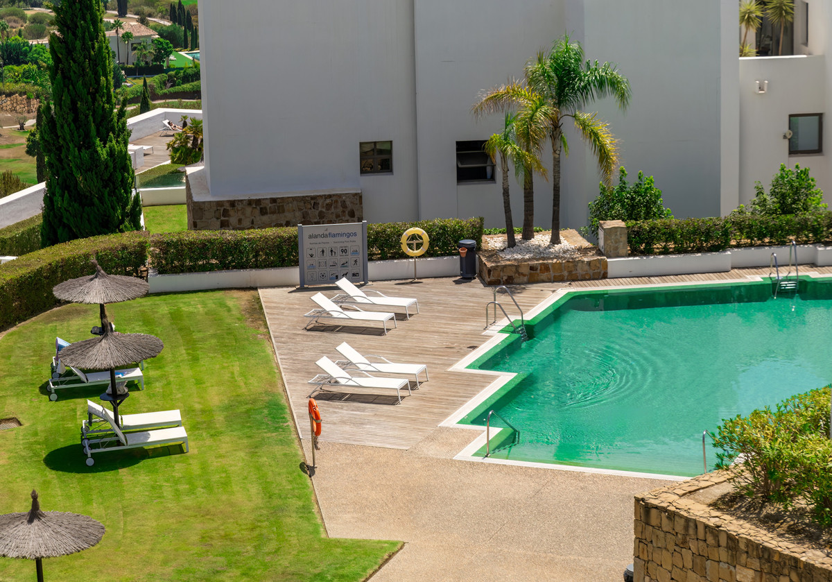 3 Bedroom Penthouse in Benahavís - Photo 17