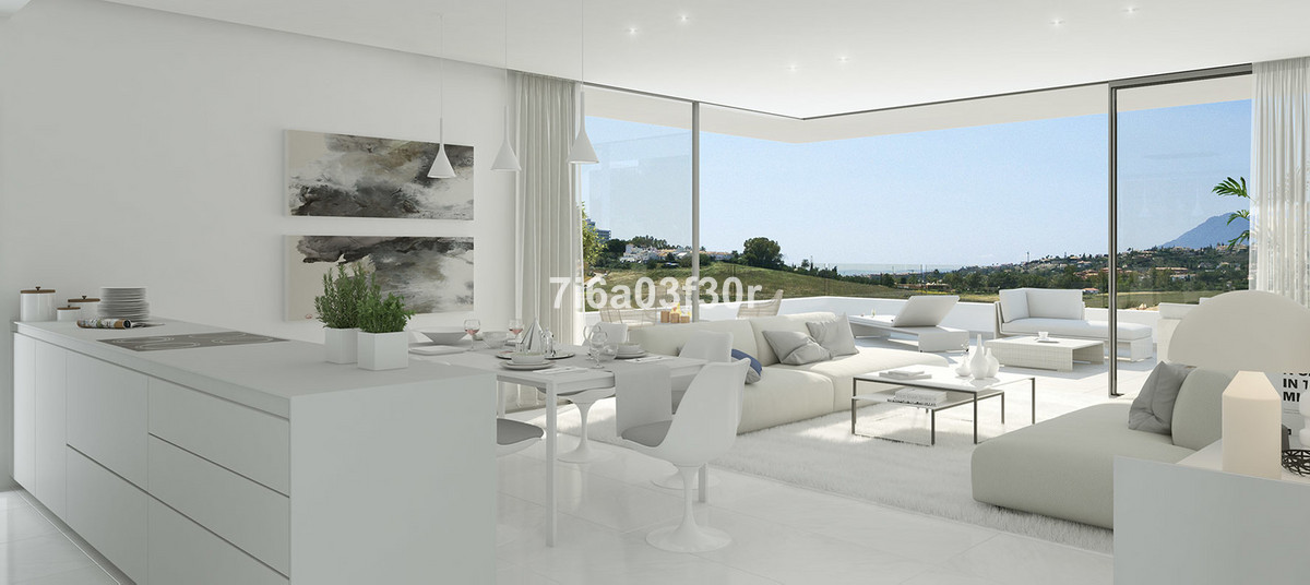 4 Bedroom Apartment in Estepona - Photo 5