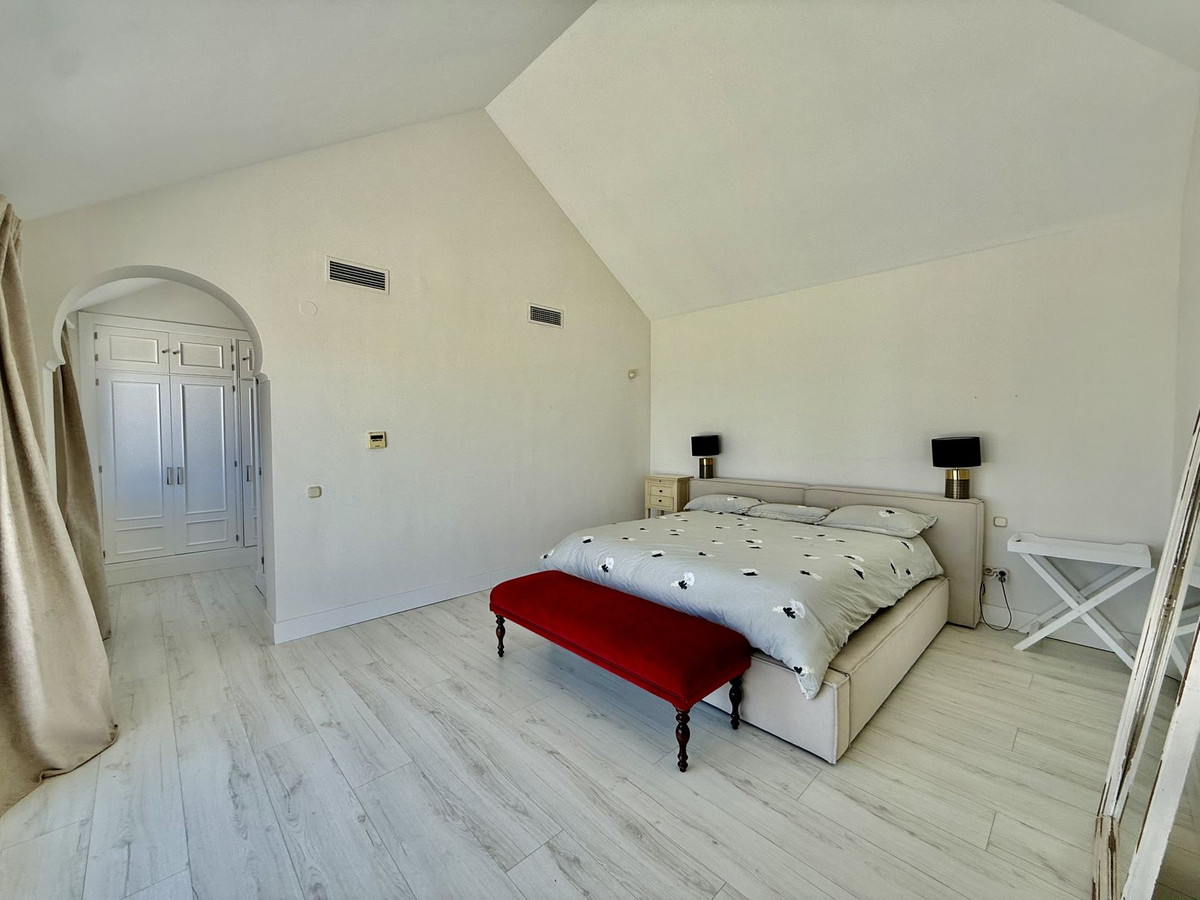 3 Bedroom Penthouse in Casares - Photo 41