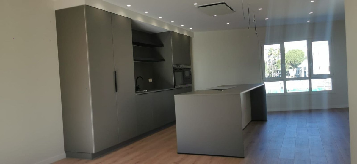 4 Bedroom Penthouse in San Pedro de Alcántara - Photo 10