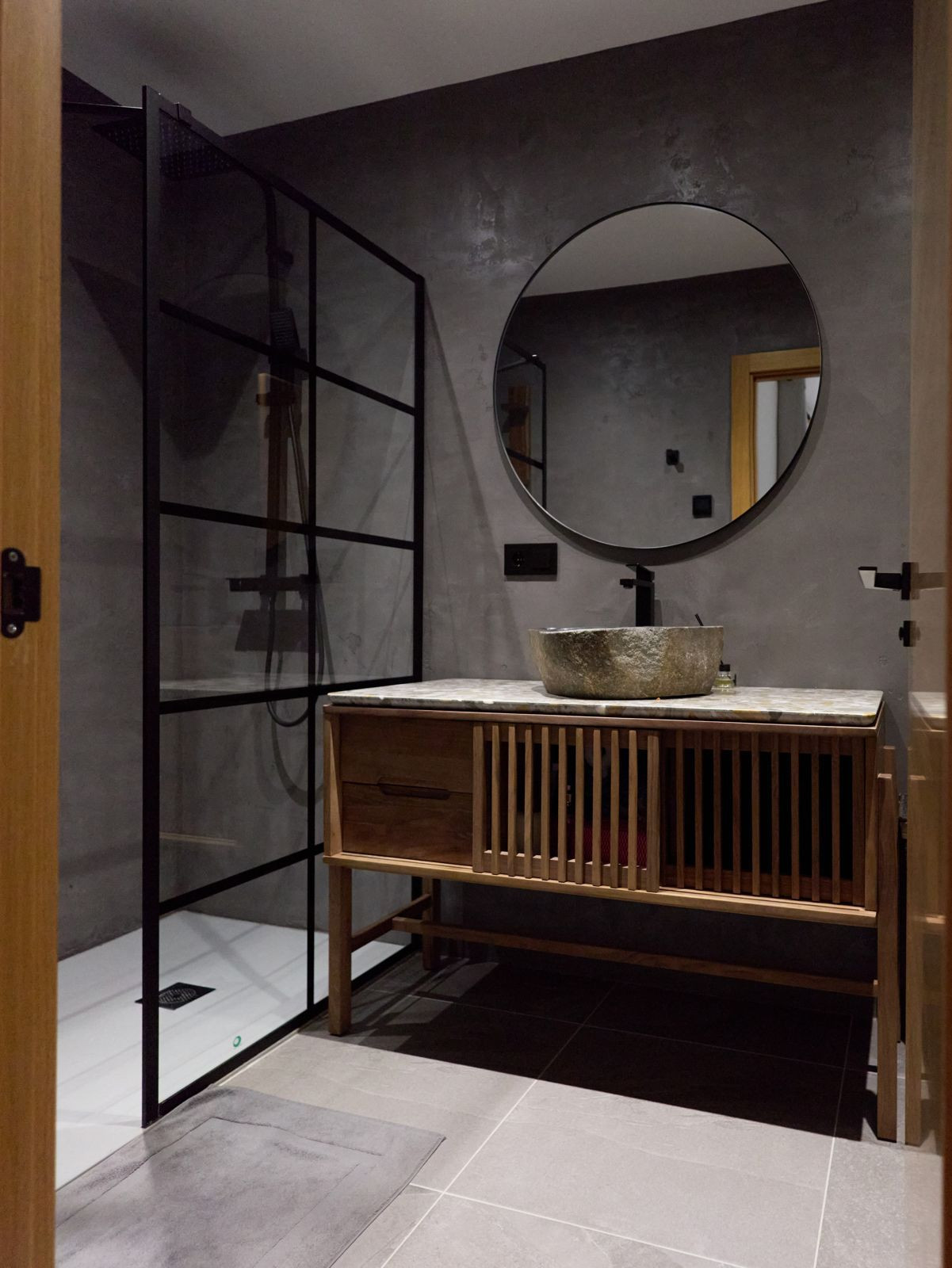 2 Bedroom Apartment in Marbella - Photo 26