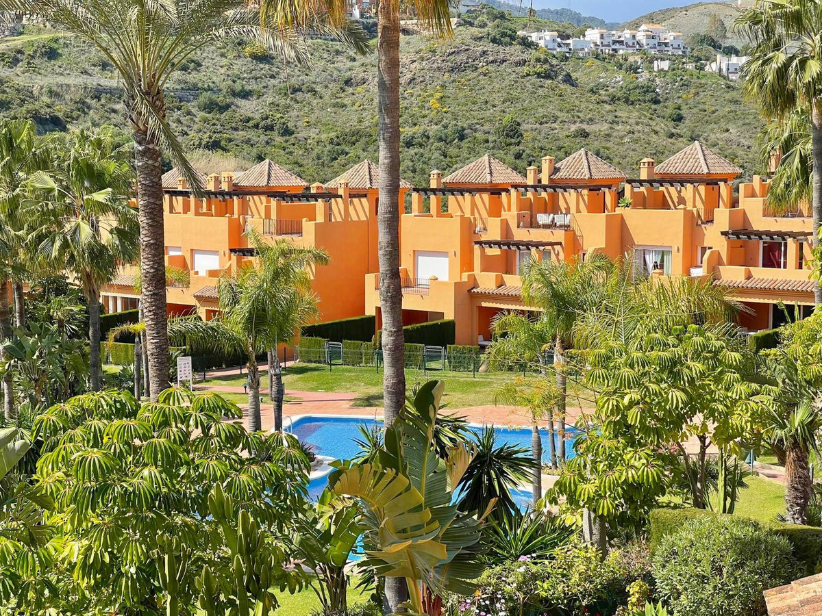 3 Bedroom Townhouse in Estepona - Photo 3