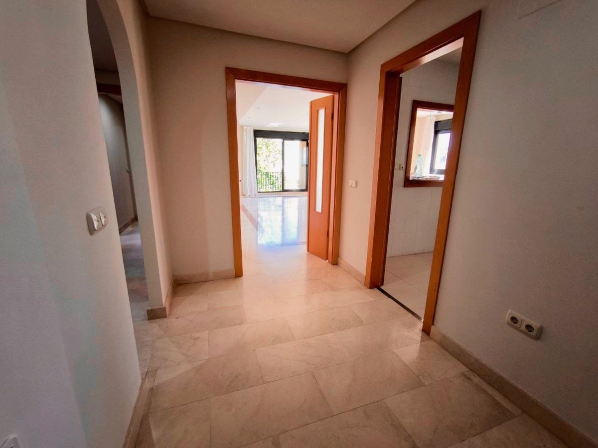 Piso de 2 dormitorios con piscina en Málaga – Foto 27
