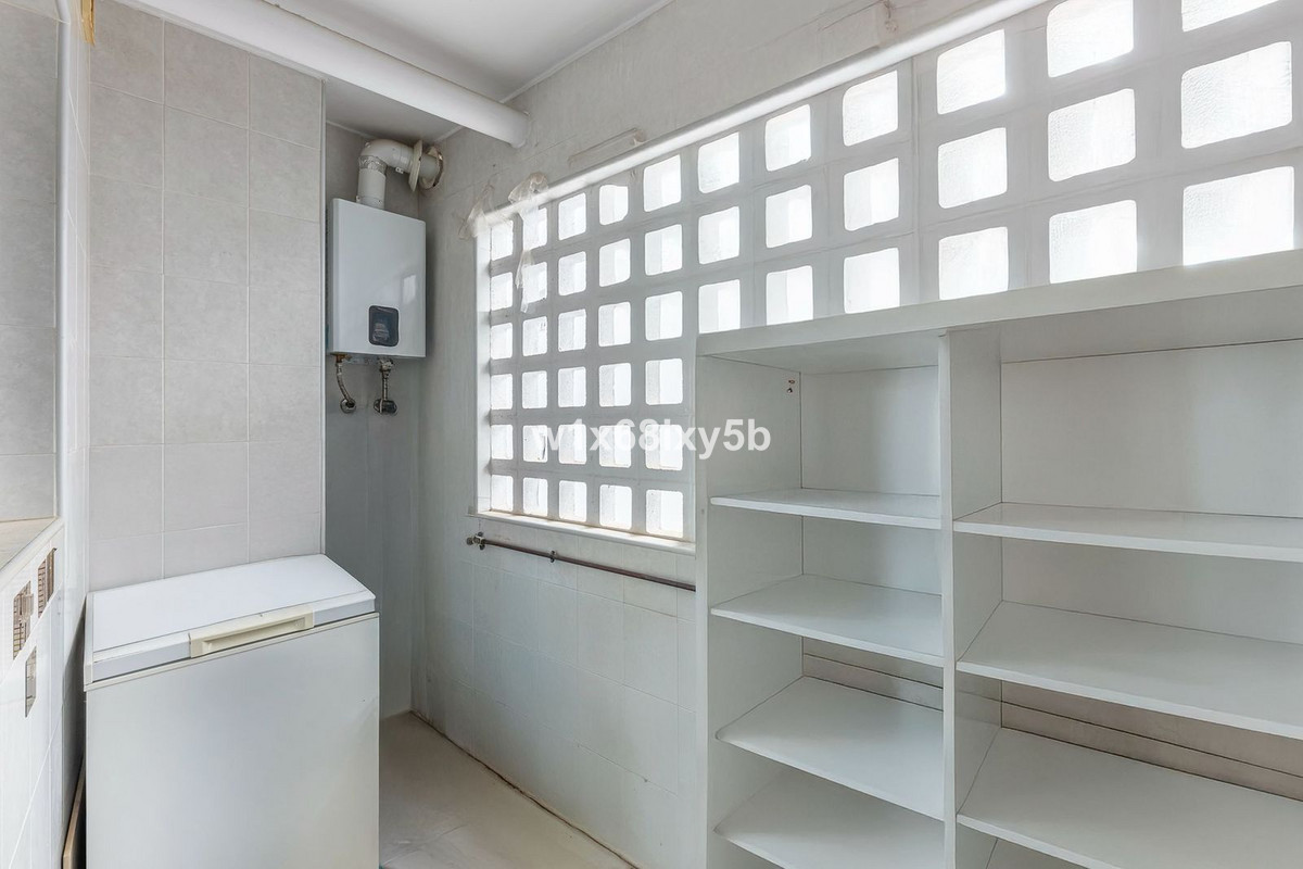3 Bedroom Apartment in Marbella - Photo 9