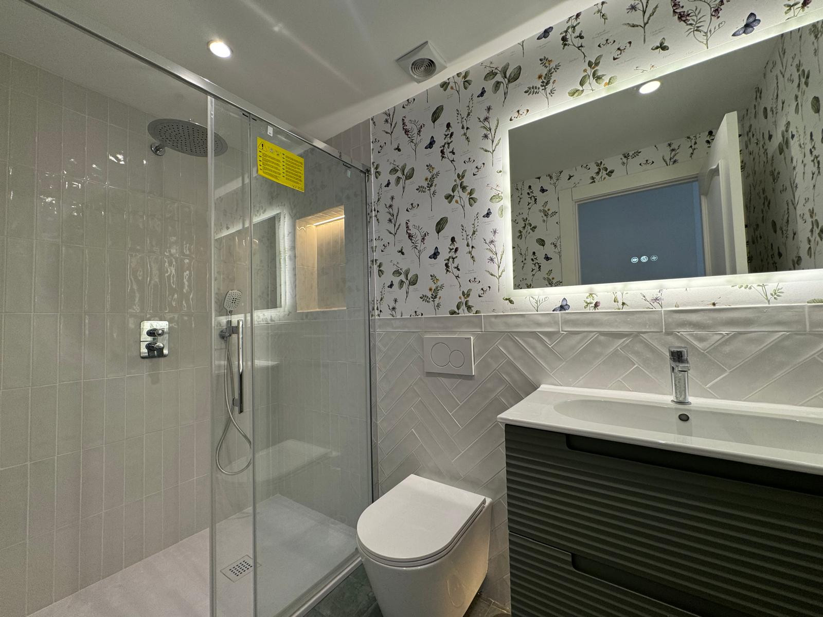 2 Bedroom Apartment in Estepona - Photo 17