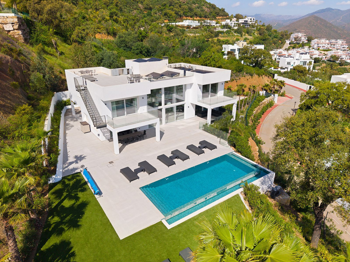 4 Bedroom Villa in Marbella - Photo 41