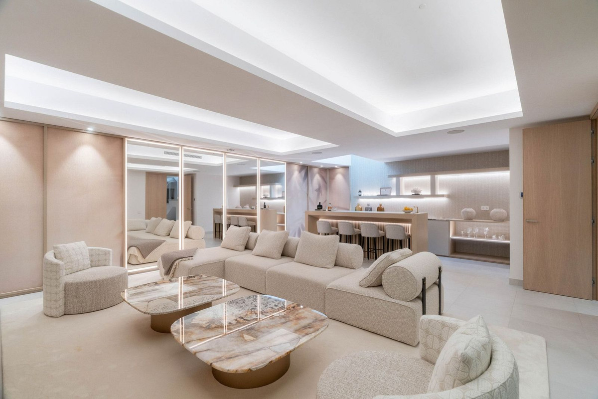 4 Bedroom Villa in Marbella - Photo 30
