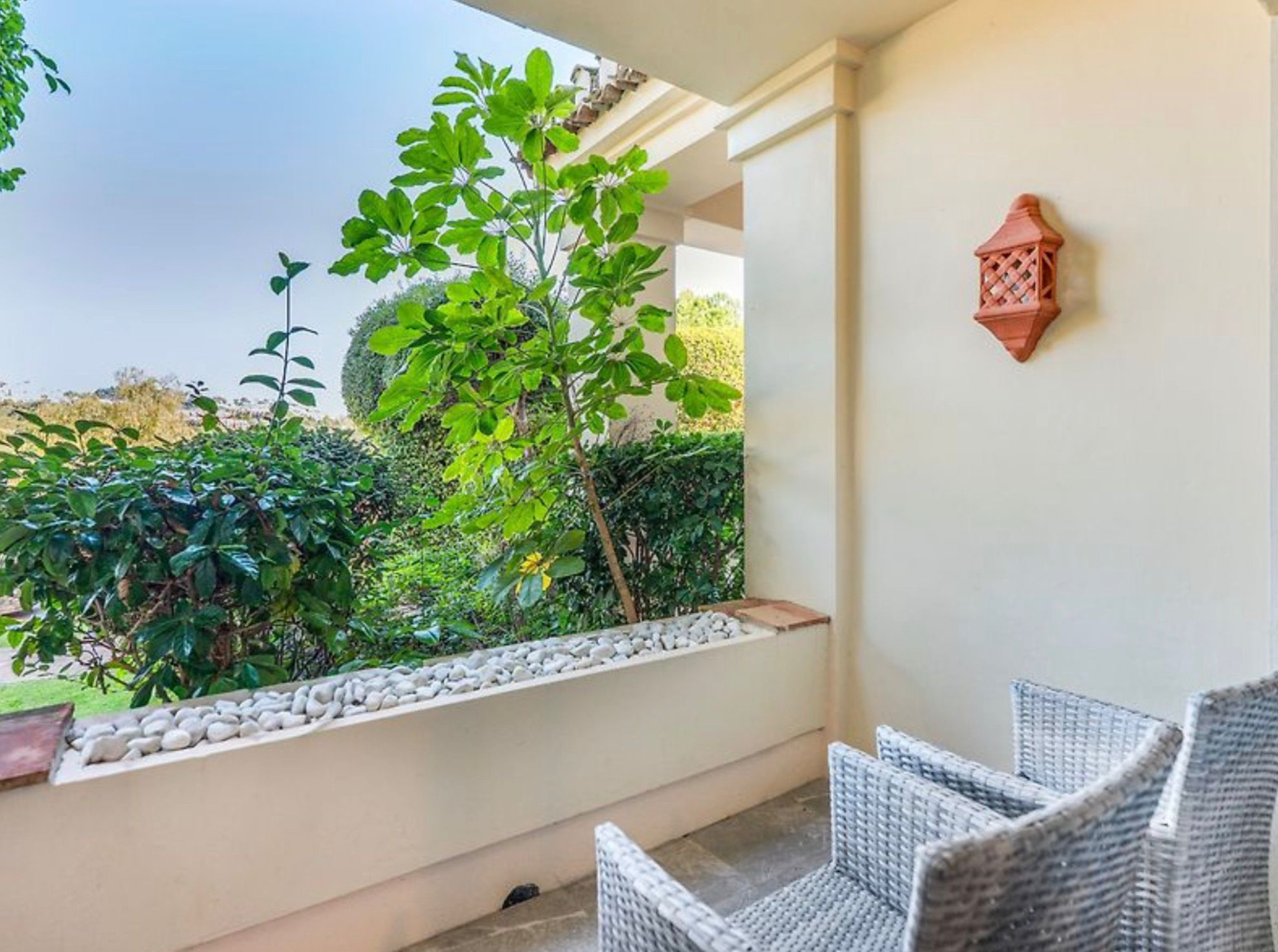 2 Bedroom Apartment in Benahavís - Photo 19