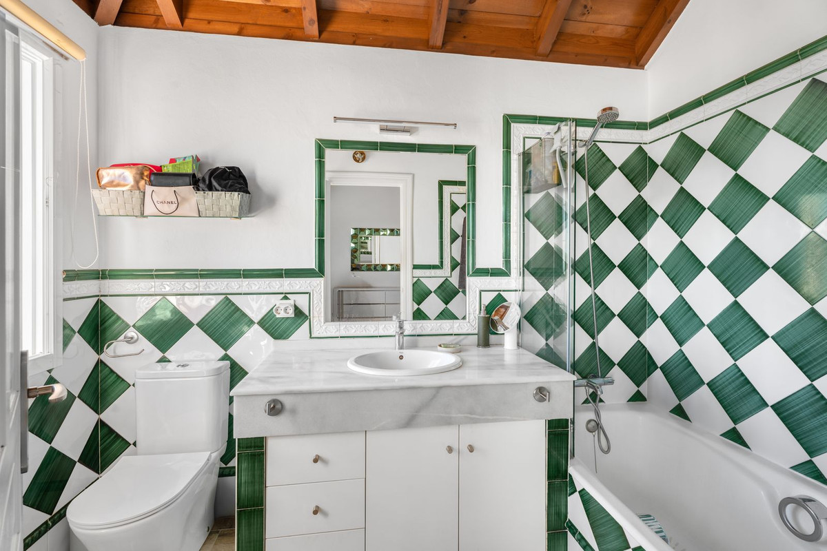 3 Bedroom Townhouse in Marbella - Photo 15