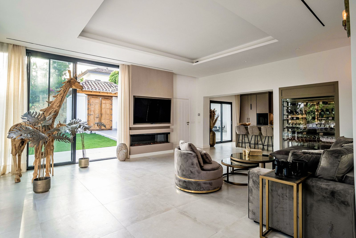 6 Bedroom Villa in Marbella - Photo 44