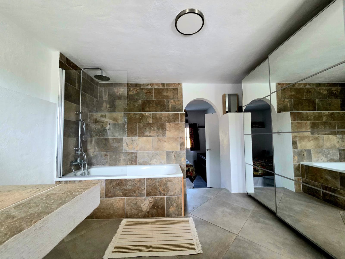 4 Bedroom Country house in Alhaurín el Grande - Photo 48