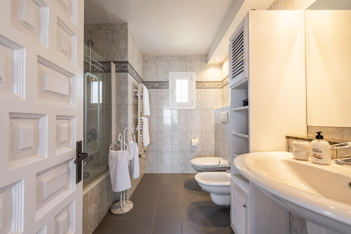 3 Bedroom Villa in Estepona - Photo 23