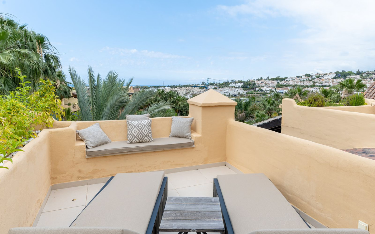 3 Bedroom Penthouse in Estepona - Photo 28