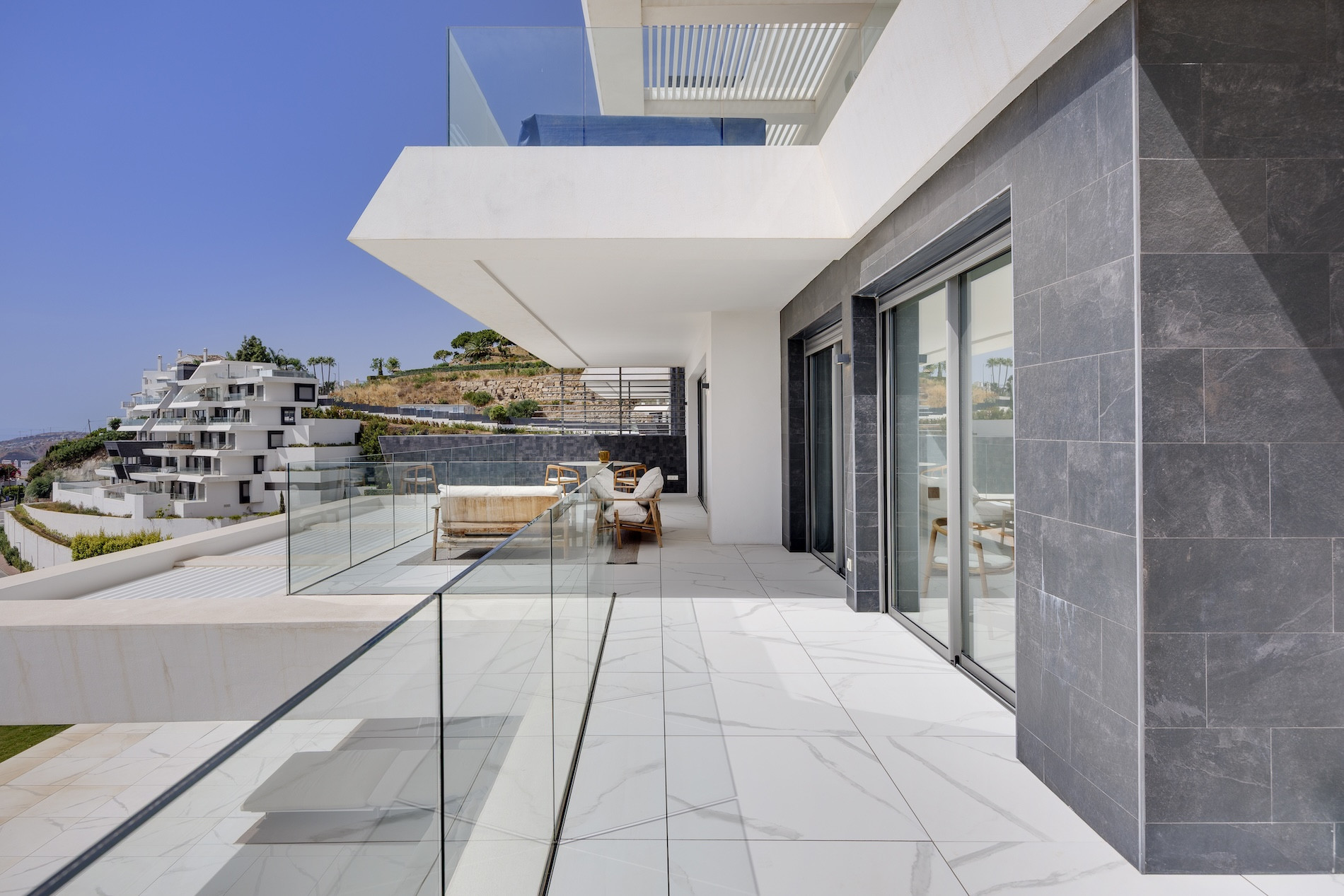 3 Bedroom Apartment in Benahavís - Photo 17