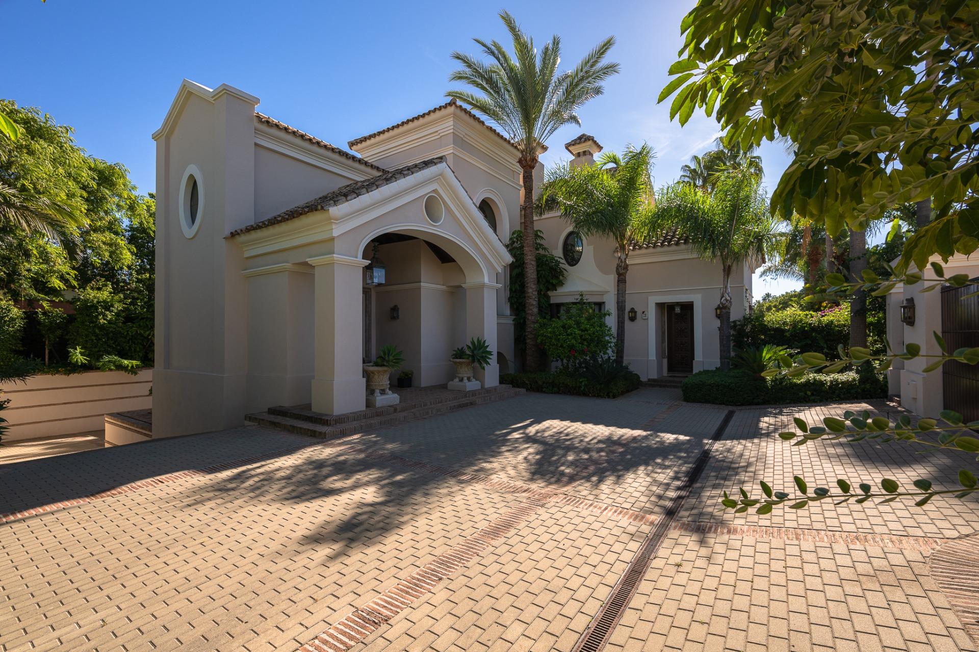 8 Bedroom Villa in San Pedro de Alcántara - Photo 11