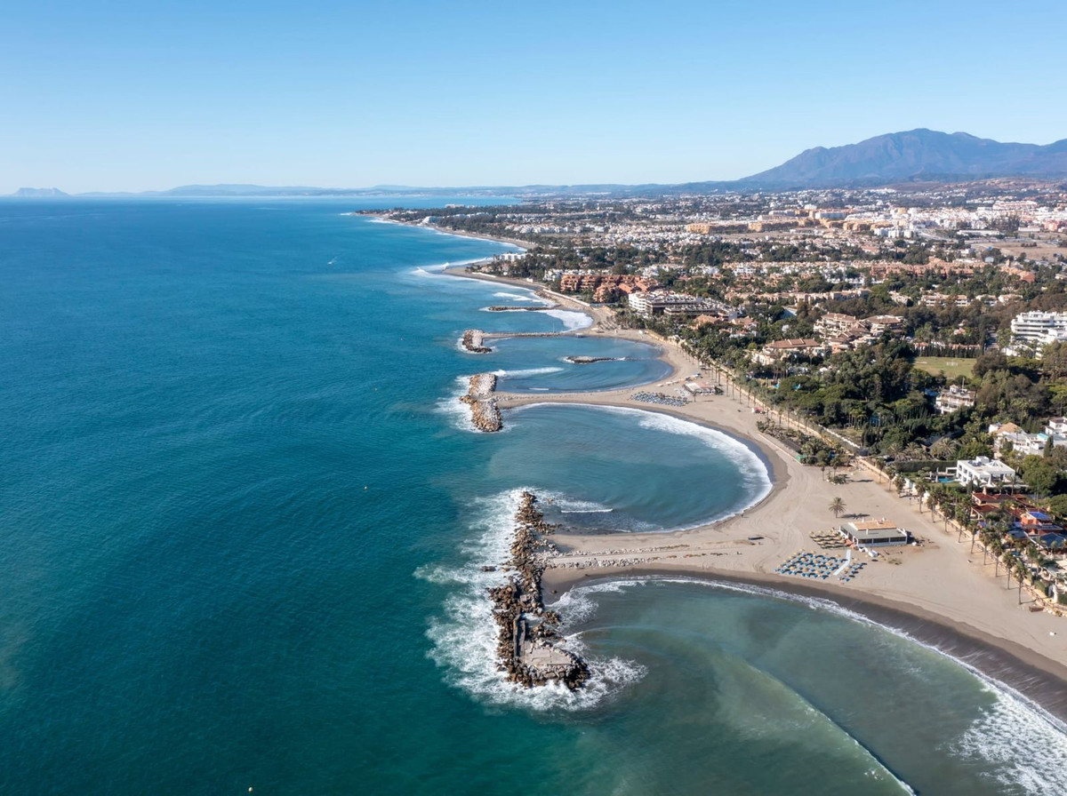 2 Bedroom Apartment in Marbella - Photo 7