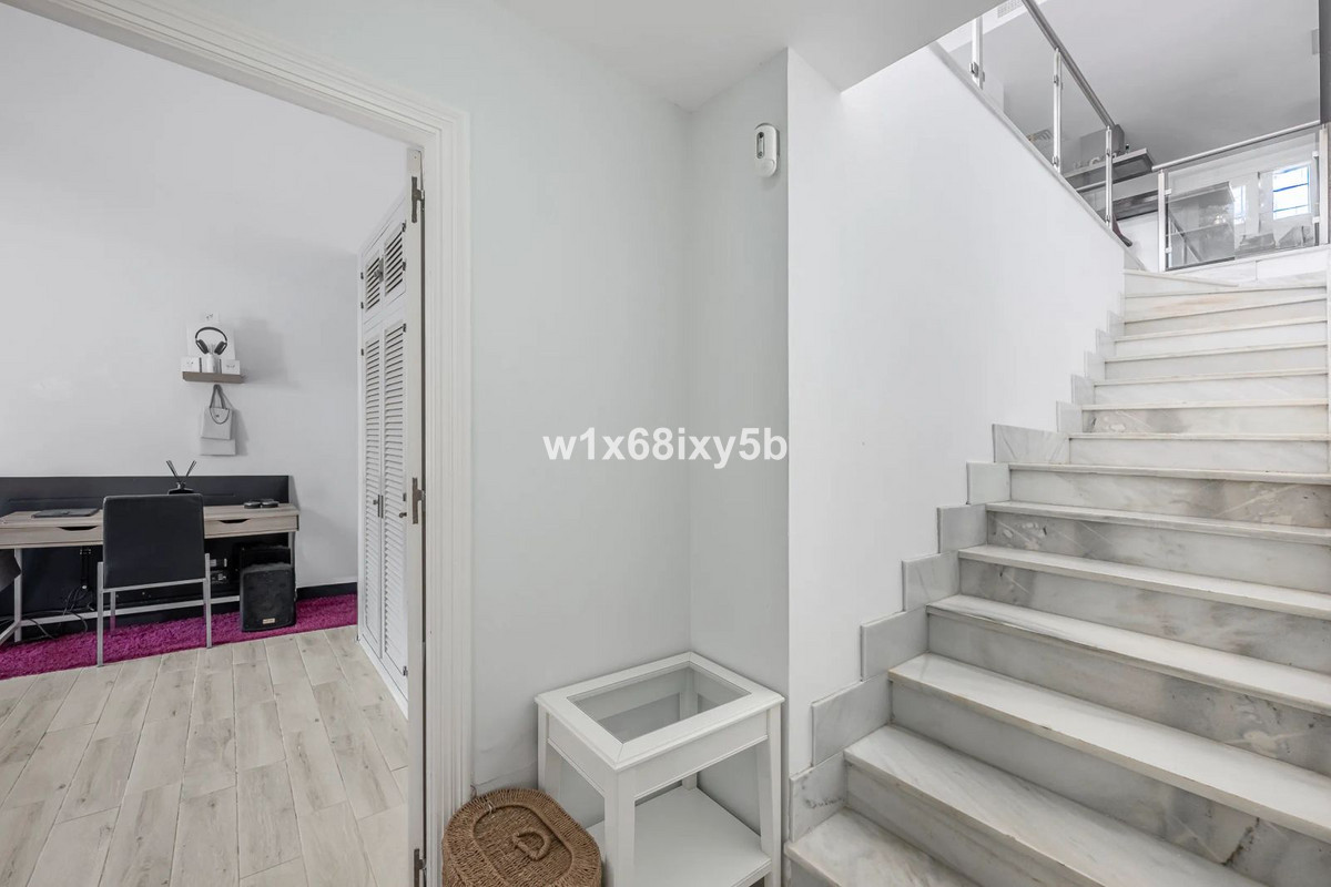 4 Bedroom Villa in Marbella - Photo 18