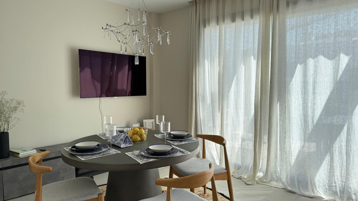3 Bedroom Apartment in Estepona - Photo 8