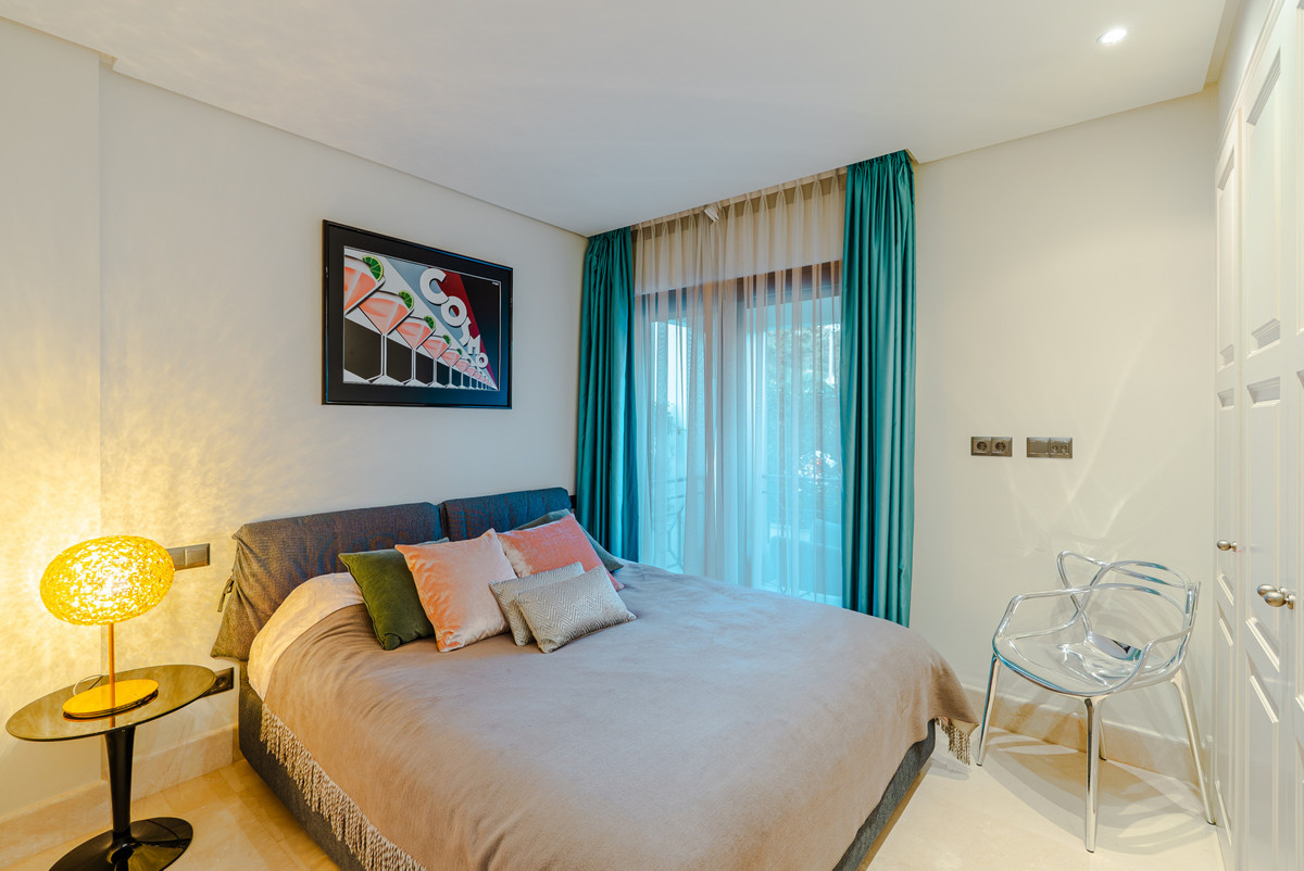 3 Bedroom Apartment in Estepona - Photo 13