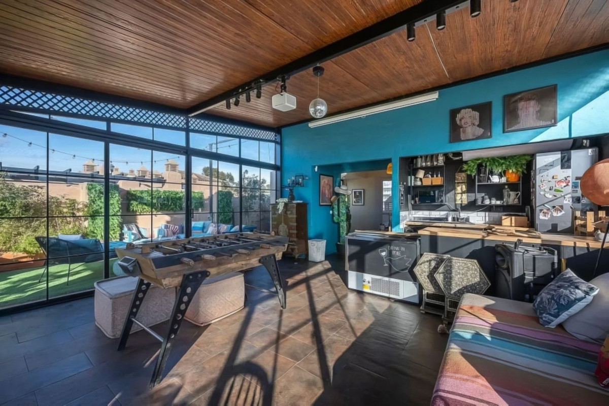 3 Bedroom Penthouse in Estepona - Photo 16