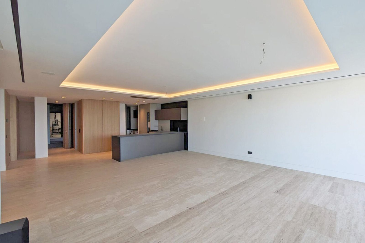 3 Bedroom Apartment in Estepona - Photo 6