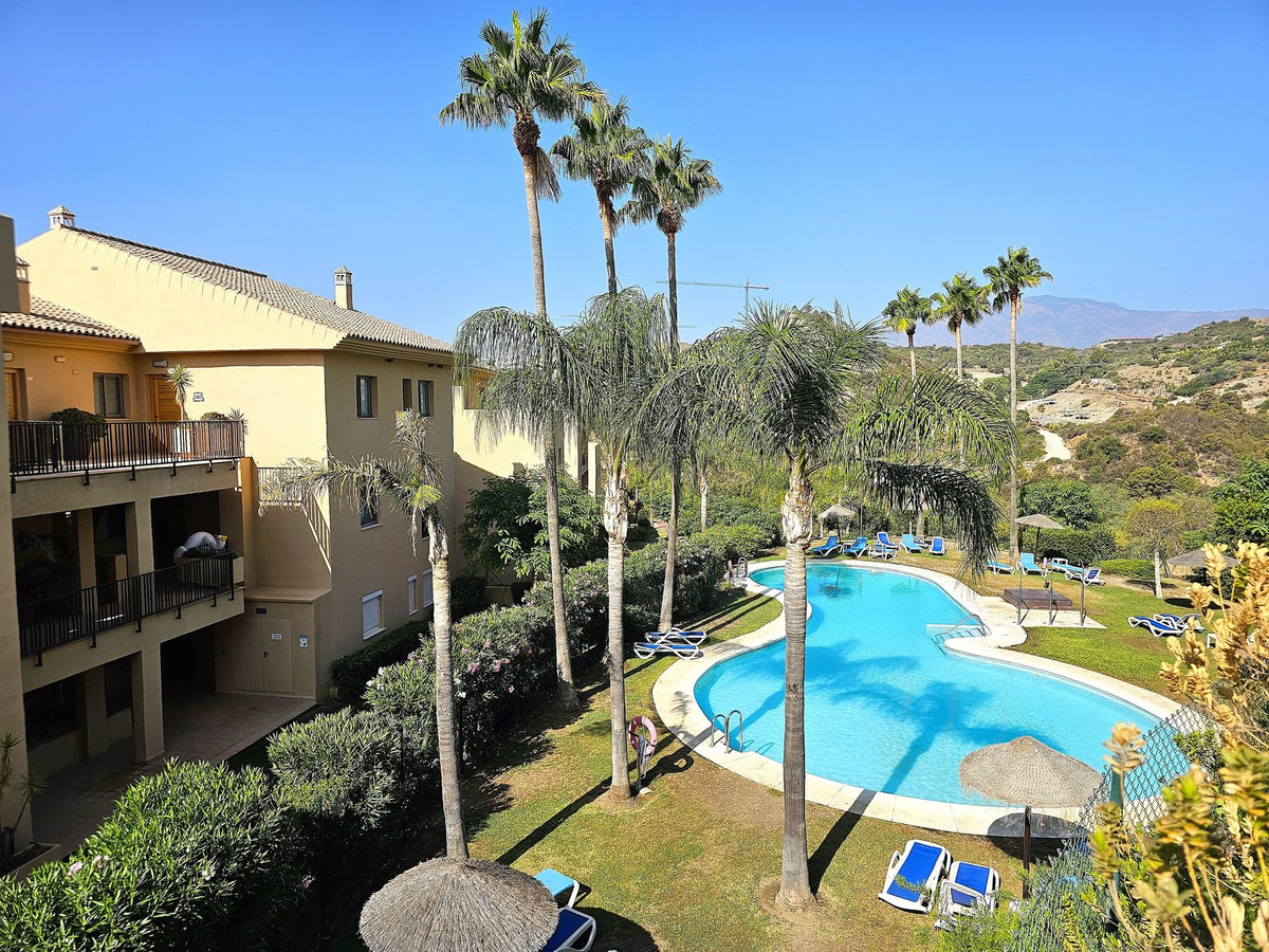 2 Bedroom Penthouse in Estepona - Photo 3