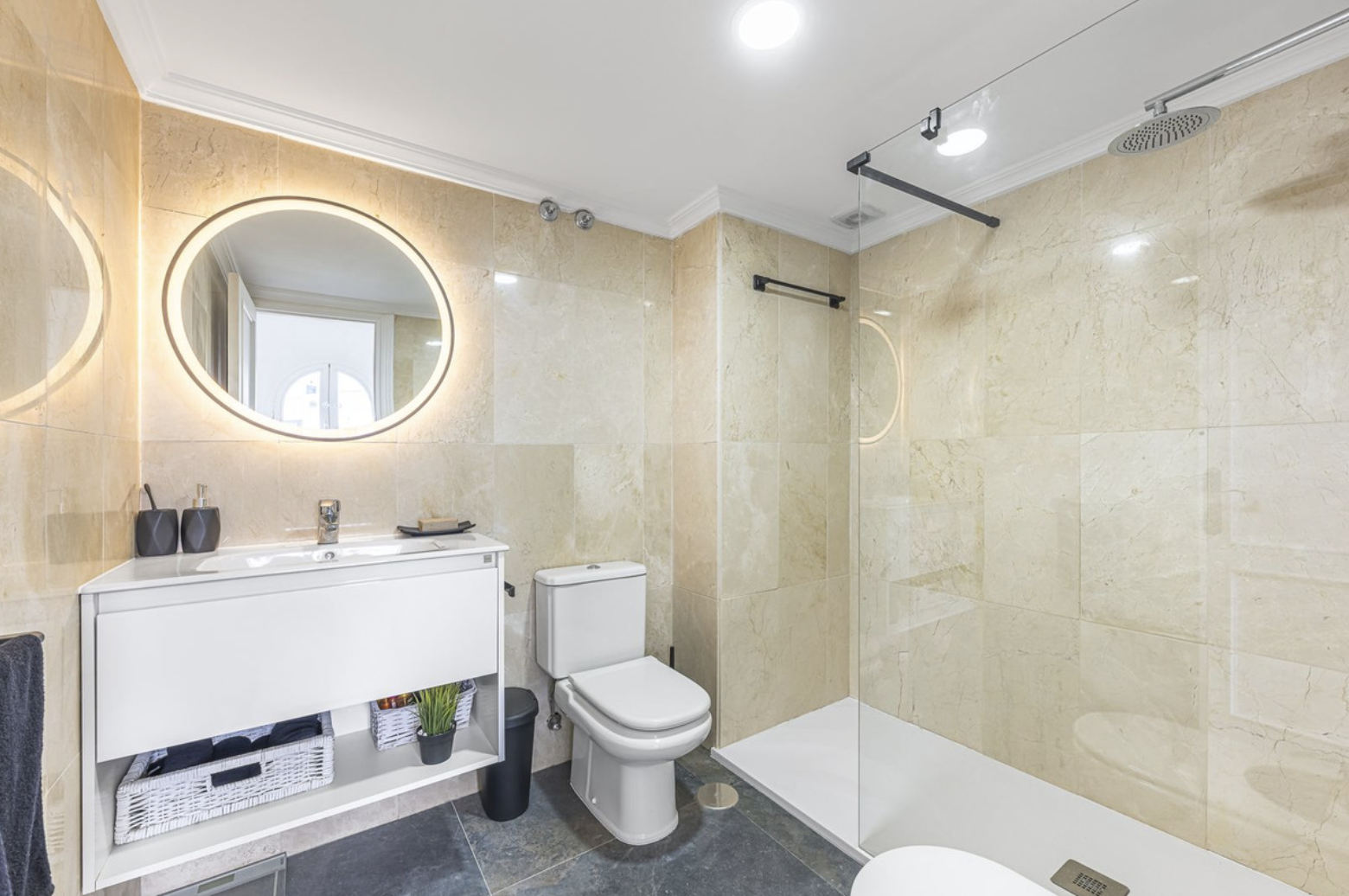 3 Bedroom Townhouse in Estepona - Photo 16