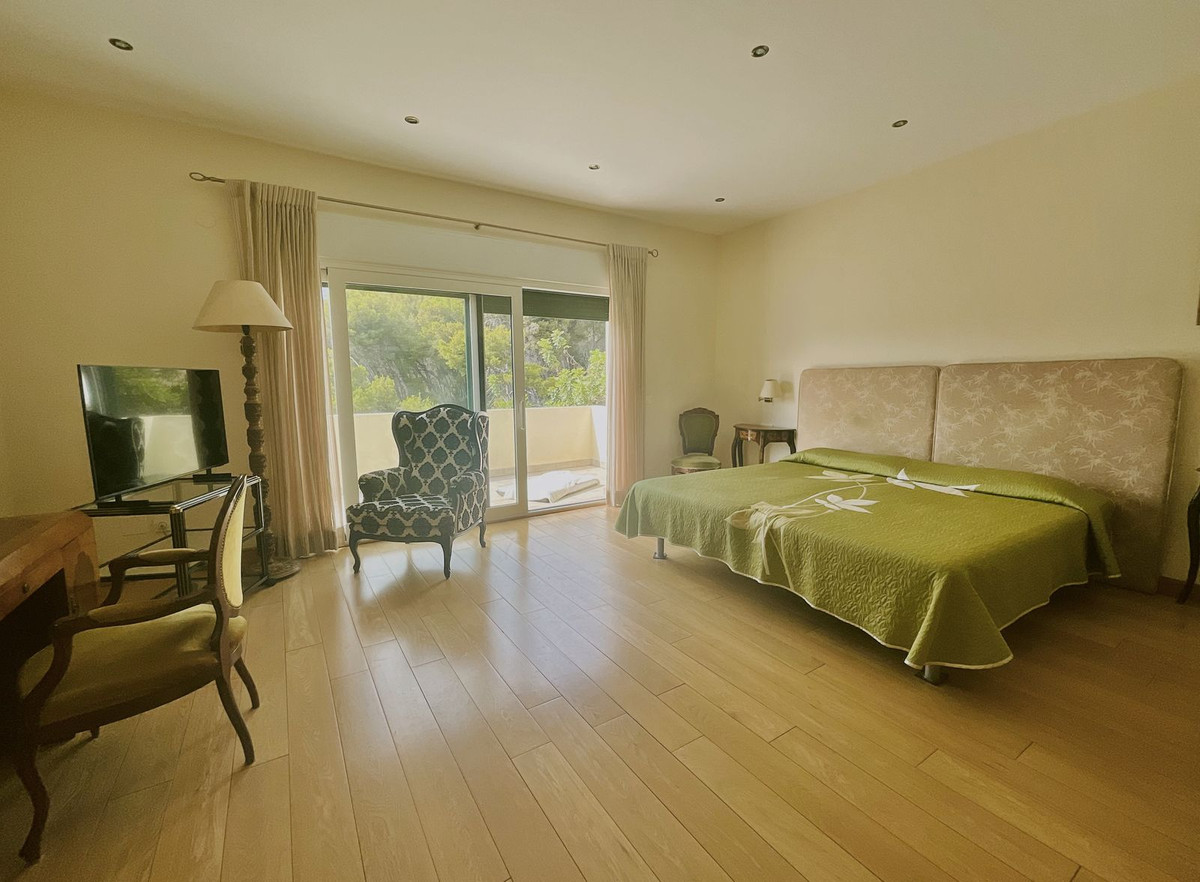 6 Bedroom Villa in Marbella - Photo 19
