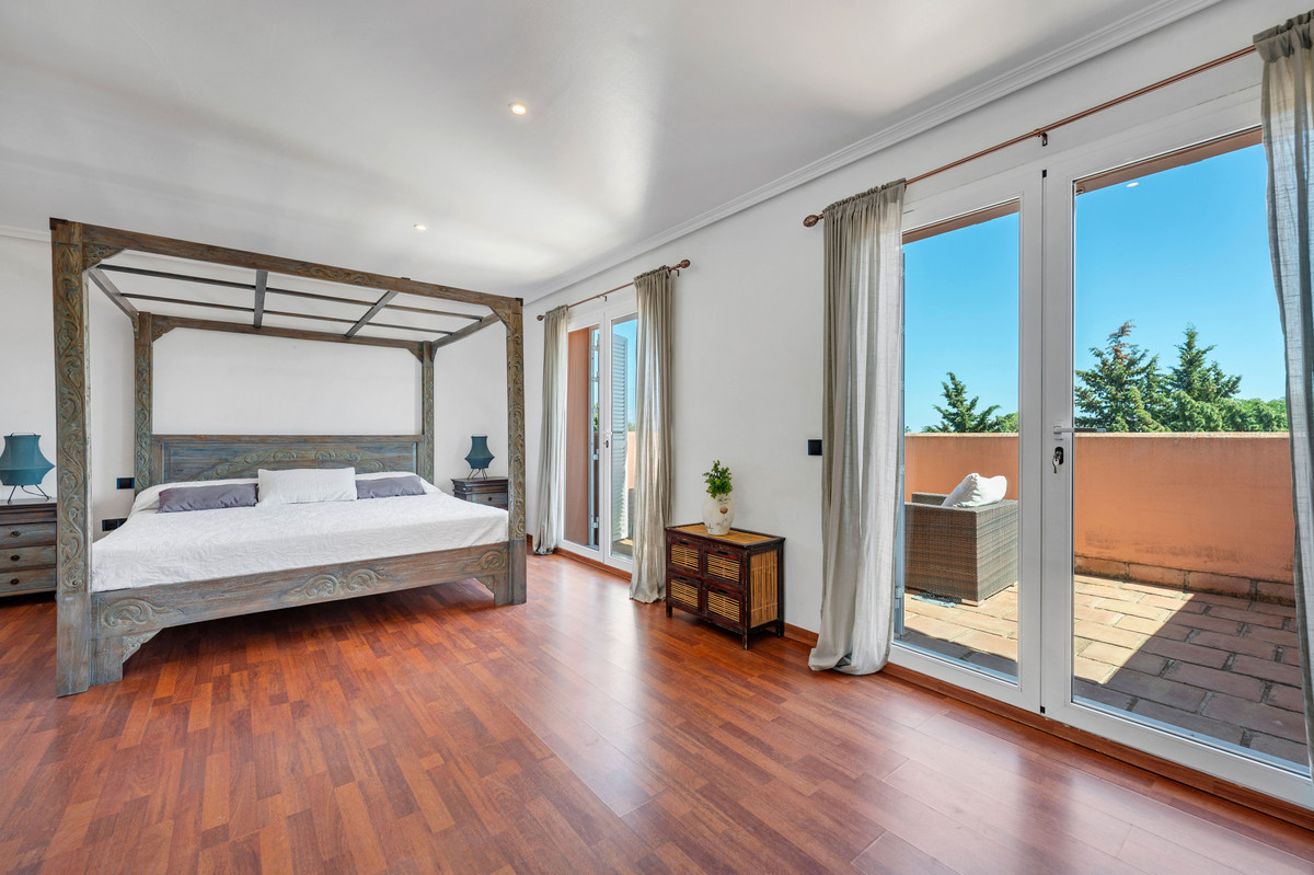 5 Bedroom Villa in Sotogrande - Photo 7